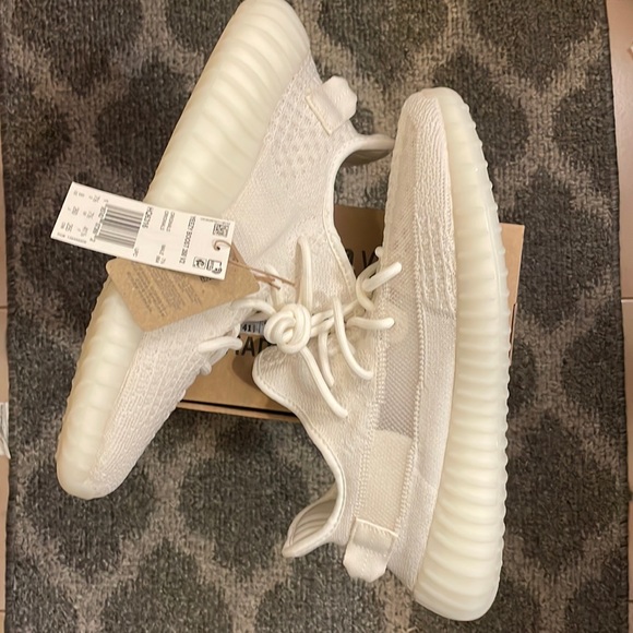 Authentic Adidas Yeezy 350 V2 Bone - Picture 9 of 9